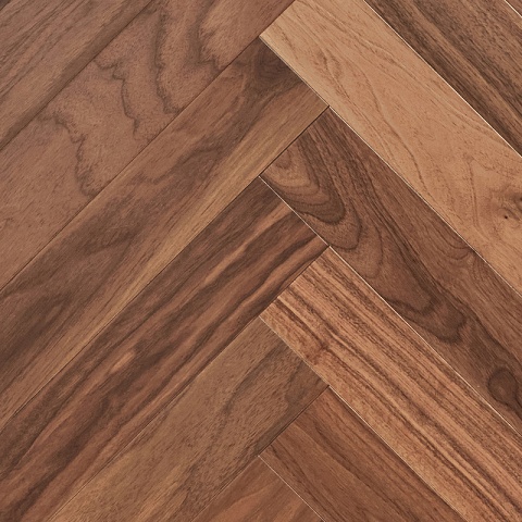 Wood Bee Herringbone Американский Орех Селект гладкий глянец Select, UV-лак gloss 30±5% (левая) (фото 1)