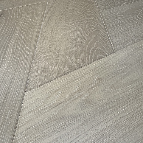 HM Flooring Итальянская ёлка Дуб Прайм Шугар лак с фаской (фото 6)